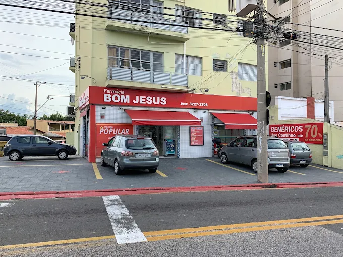 Fachada da Farmácia Bom Jesus, na Vila Haro em Sorocaba